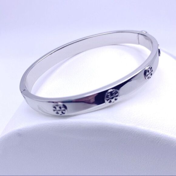 NWT Tory Burch Silver Double Raised T Hinged Bangle Bracelet - Picture 2 of 10